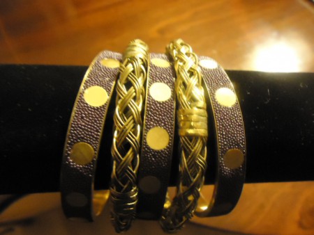 conjunto de pulseiras douradas c/ lilás - 9.90 €