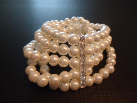 conjunto de pérolas c/ união em pedraria - 7.00 €